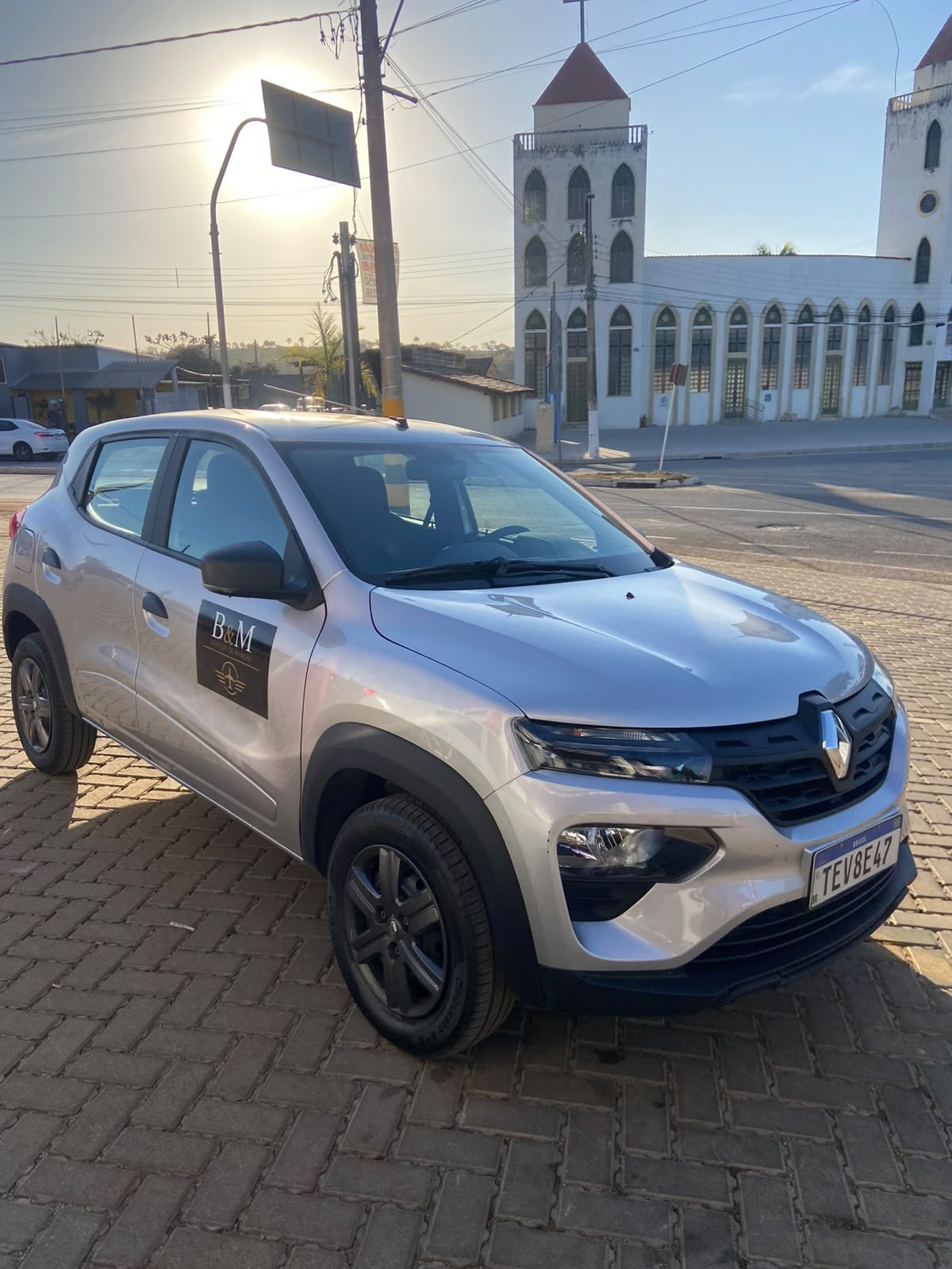 Carro da B&M Serviços de Aviação